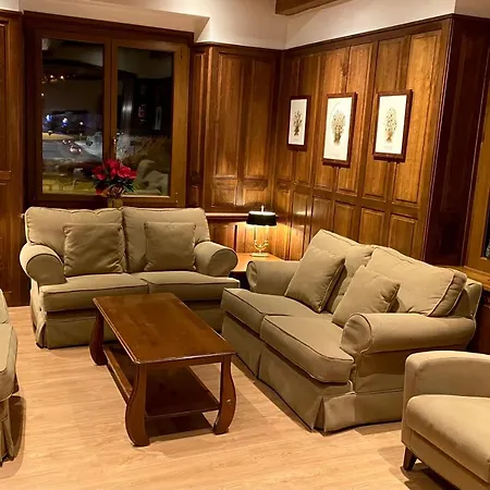 Lacreu Hotel 3*