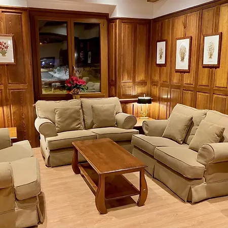 Lacreu Hotel 3*