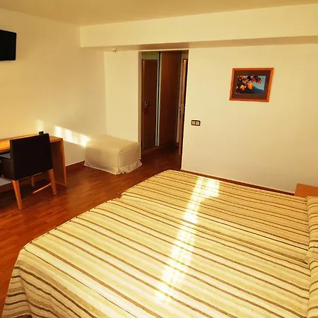 Lacreu Hotel 3*