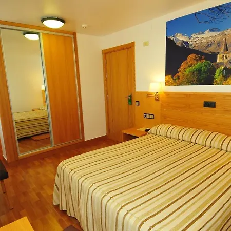 Lacreu Hotel 3*